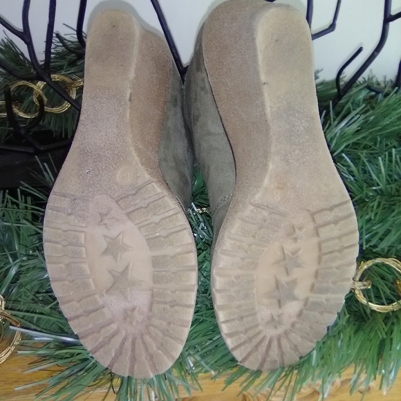 Olive green suede booties - Picture 2 of 6